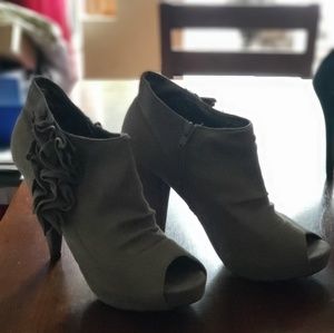 Gray Heels